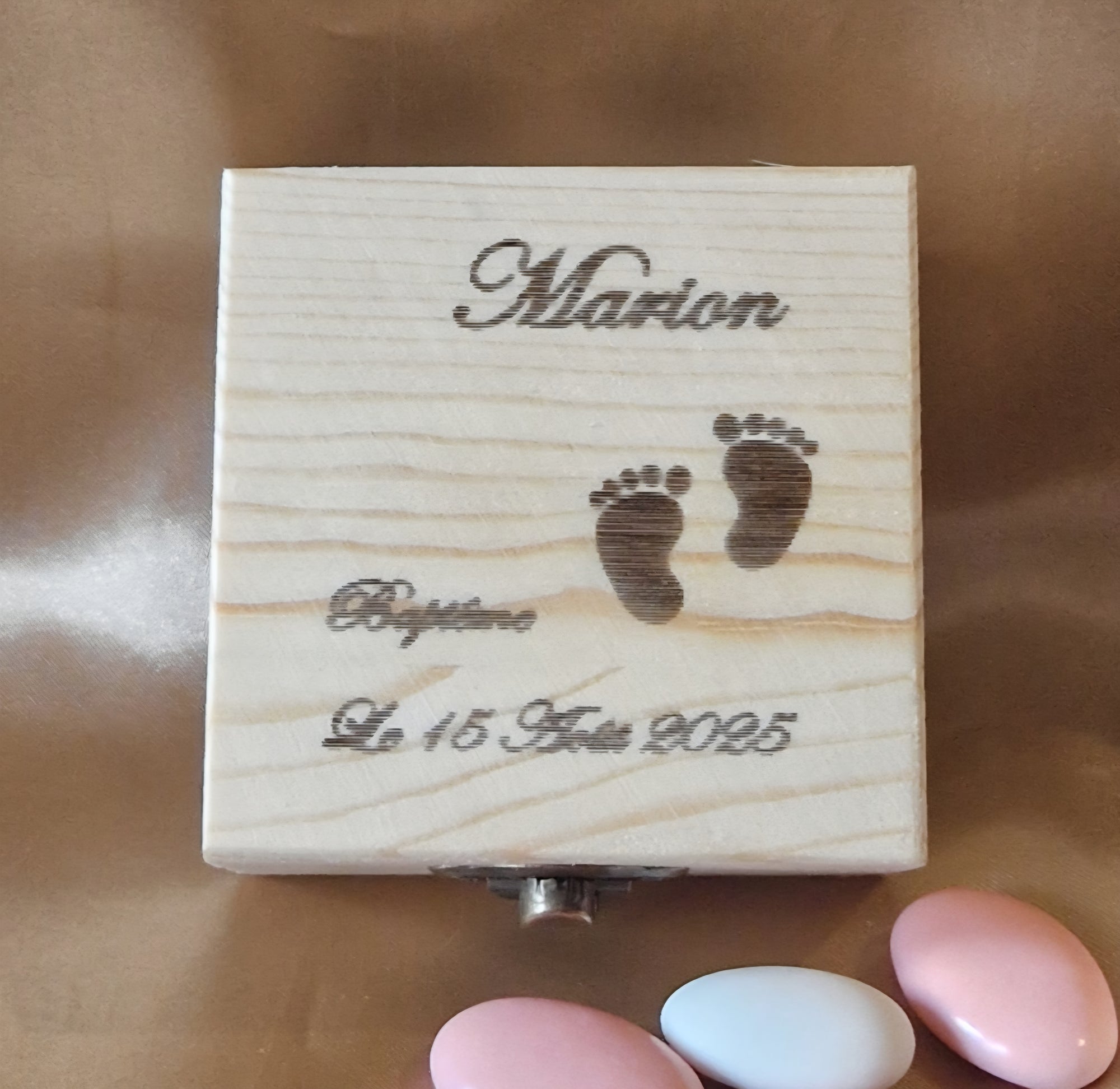 Boîte Personnalisée en Bois Gravé avec Dragées - Baptême sur Mesure