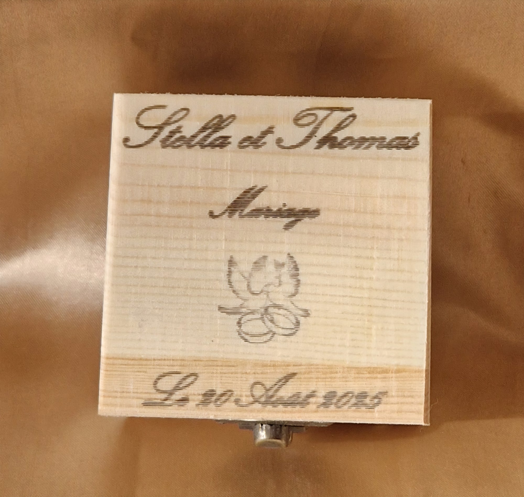 Boîte Personnalisée en Bois Gravé avec Dragées - Mariage sur Mesure