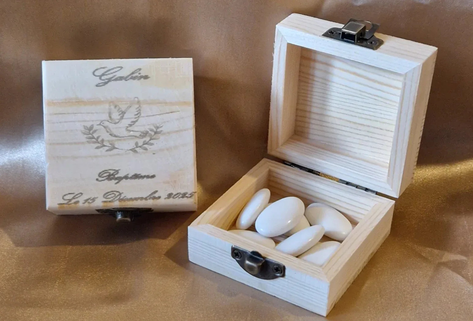 Boîte à Souvenirs Personnalisable Baptême - Bois De Pin 40x30x14 Cm - 3 Champs Texte - Fabriquée En UE - 7