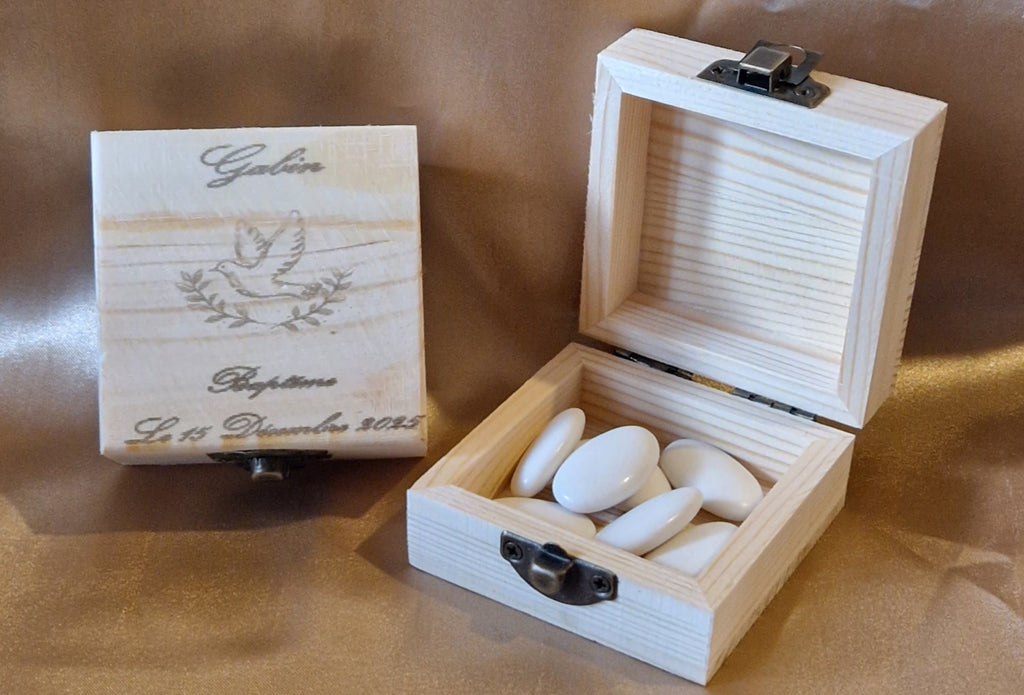 Boîte Baptême Bois Gravé Laser - Colombe & Dragées Chocolat
