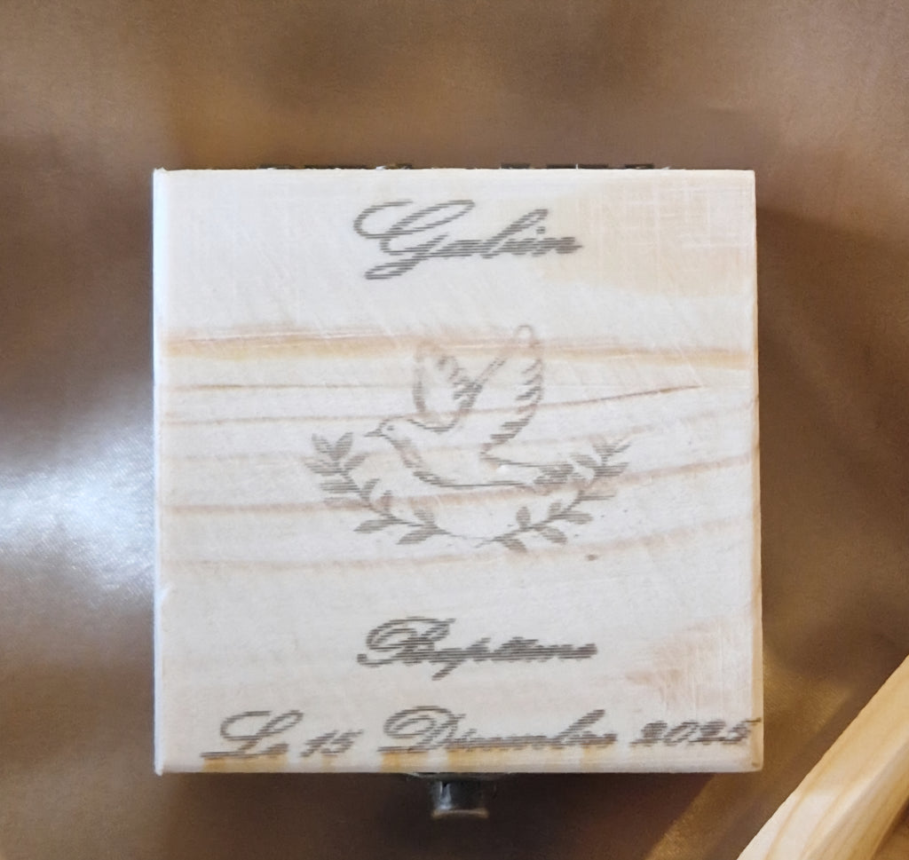 Boîte Baptême Bois Gravé Laser - Colombe & Dragées Chocolat