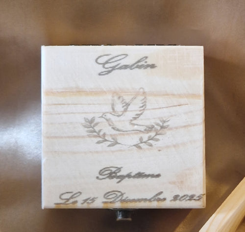 Boîte Baptême Bois Gravé Laser - Colombe & Dragées Chocolat