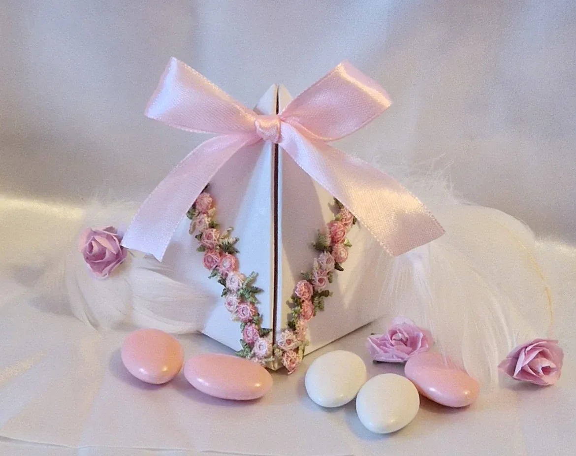 Contenant Pyramide Mariage Broderie Dentelle Fleurie - 10 Dragées Chocolat Incluses - AngelAnge