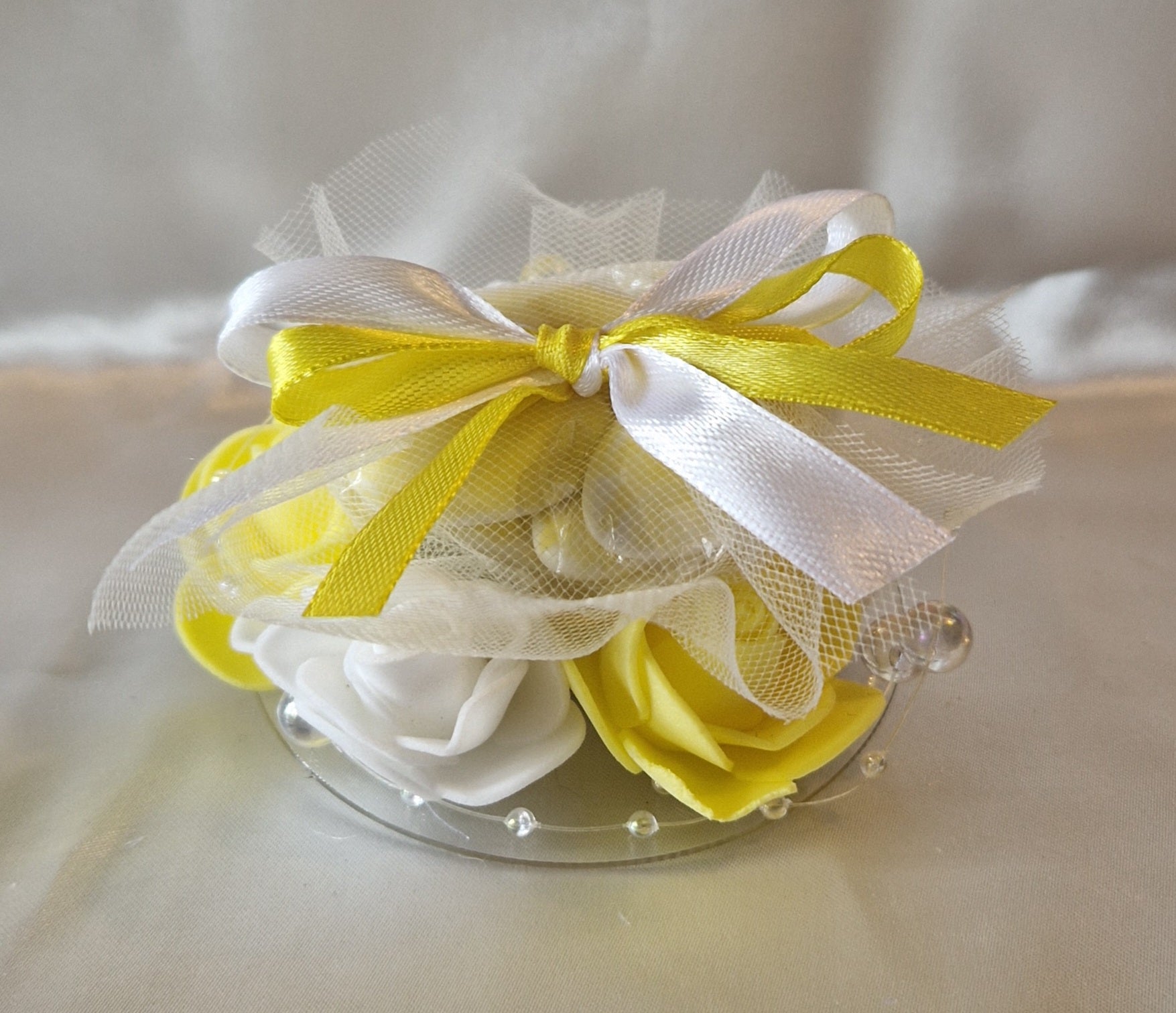 Contenant Floral Jaune et Blanc + 7 Dragées Chocolat - Cadeau Mariage Solaire