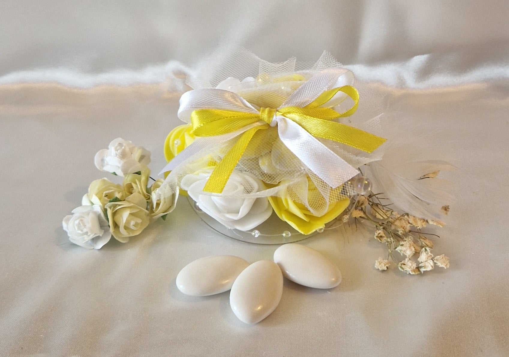 Contenant Floral Jaune et Blanc + 7 Dragées Chocolat - Cadeau Mariage Solaire