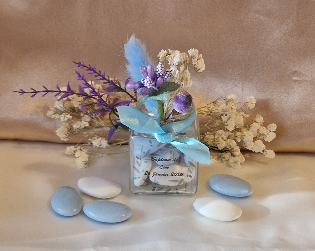 Contenant Floral Baptême Garçon Bleu et Mauve + 7 Dragées - Cadeau Élégant